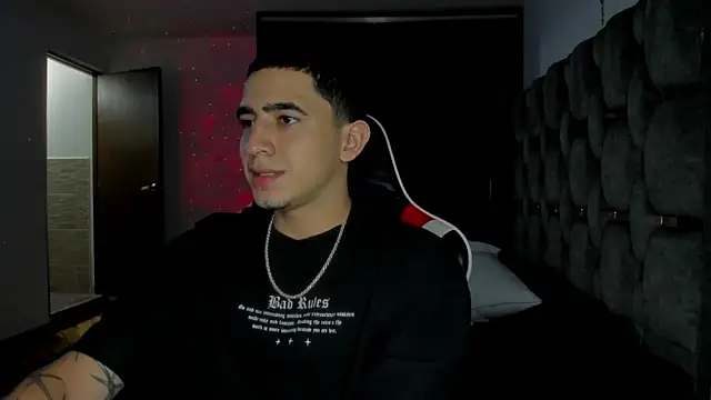Snapshot of Naranjo_s06 chatting on June 26, 1:43 am Naranjo s06 online show from June 26, 1:43 am