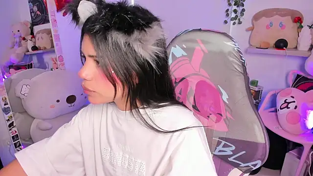 Snapshot of cutestephuwu chatting on October 30, 10:10 pm cutestephuwu online show from October 30, 10:10 pm