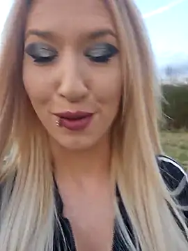 Snapshot of Julia-Sugar chatting on March 22, 5:20 pm Julia-Sugar online show from March 22, 5:20 pm