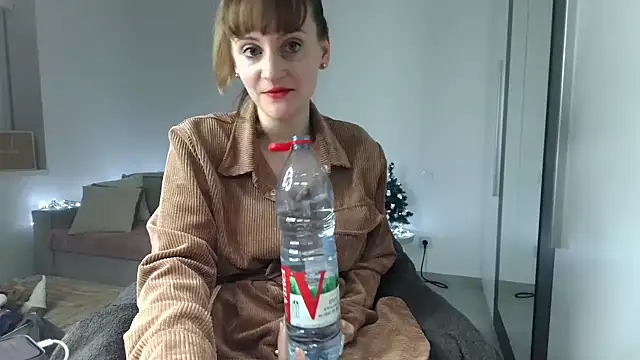 victoirenextdoor online show from December 4, 5:00 pm