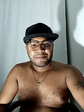 Snapshot of dave_banks chatting on January 6, 6:25 am dave banks online show from January 6, 6:25 am