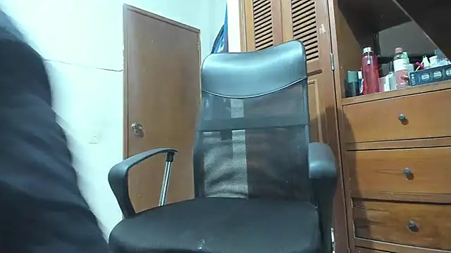 Snapshot of JasonGray96 chatting on June 28, 4:35 pm JasonGray96 online show from June 28, 4:35 pm