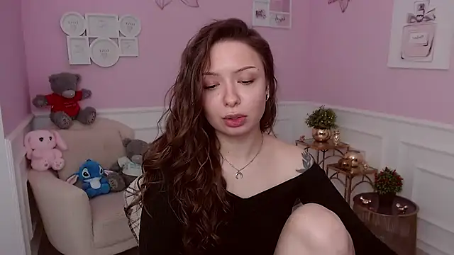 LucySkilar online show from March 22, 5:11 am