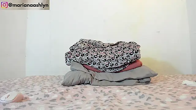 Snapshot of Melaniegirl17 chatting on April 29, 5:30 pm Melaniegirl17 online show from April 29, 5:30 pm