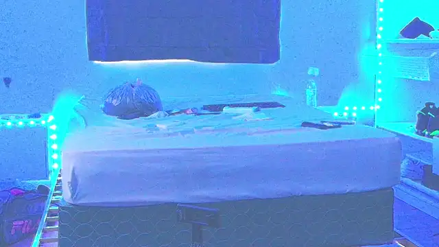 Snapshot of THICKwithDICKK chatting on December 14, 10:28 pm THICKwithDICKK online show from December 14, 10:28 pm