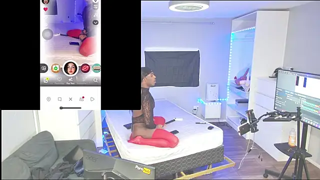 Snapshot of THICKwithDICKK chatting on February 12, 4:44 pm THICKwithDICKK online show from February 12, 4:44 pm