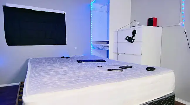 Snapshot of THICKwithDICKK chatting on March 8, 1:28 am THICKwithDICKK online show from March 8, 1:28 am