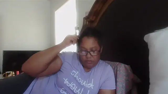 Snapshot of ebonyred chatting on April 24, 2:41 pm ebonyred online show from April 24, 2:41 pm