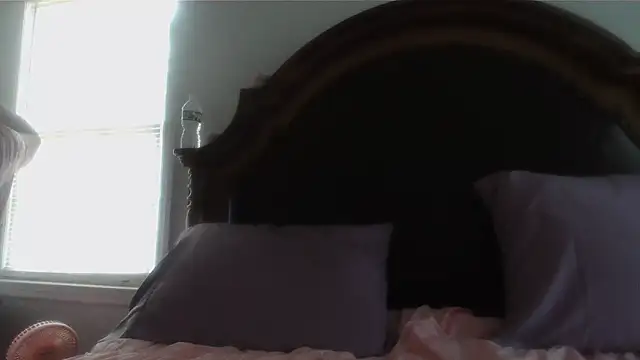 Snapshot of ebonyred chatting on April 26, 1:42 pm ebonyred online show from April 26, 1:42 pm