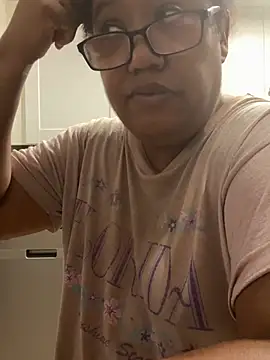 Snapshot of ebonyred chatting on May 12, 1:08 pm ebonyred online show from May 12, 1:08 pm