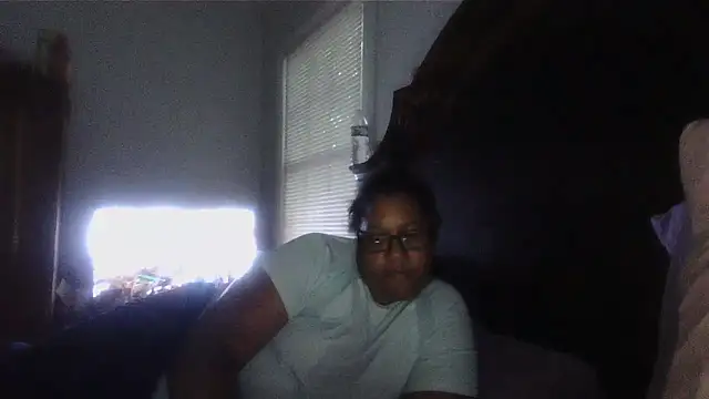 Snapshot of ebonyred chatting on May 17, 12:19 am ebonyred online show from May 17, 12:19 am