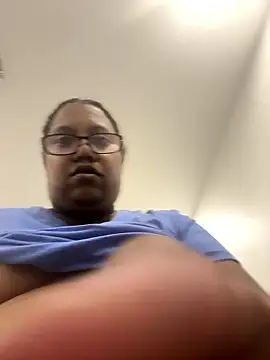 Snapshot of ebonyred chatting on June 5, 4:02 pm ebonyred online show from June 5, 4:02 pm
