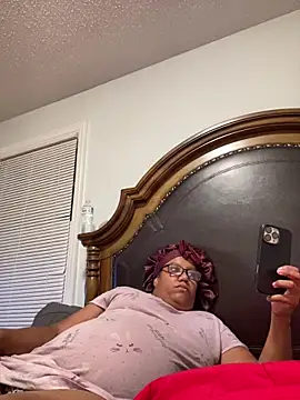 Snapshot of ebonyred chatting on June 15, 1:08 am ebonyred online show from June 15, 1:08 am