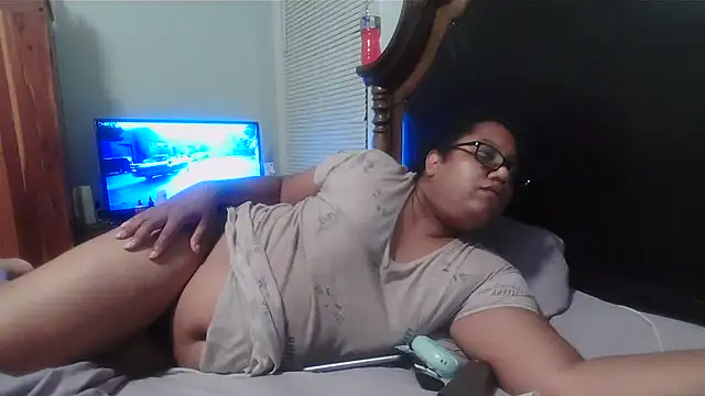 Snapshot of ebonyred chatting on July 6, 3:03 am ebonyred online show from July 6, 3:03 am