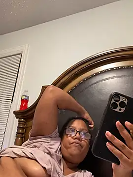 Snapshot of ebonyred chatting on July 7, 1:52 am ebonyred online show from July 7, 1:52 am