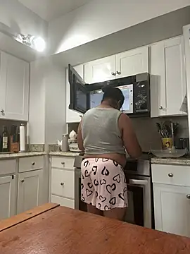 Snapshot of ebonyred chatting on August 1, 1:21 pm ebonyred online show from August 1, 1:21 pm