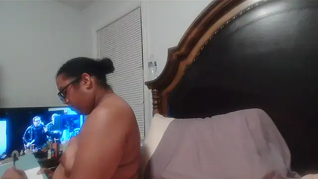 Snapshot of ebonyred chatting on August 4, 1:42 am ebonyred online show from August 4, 1:42 am