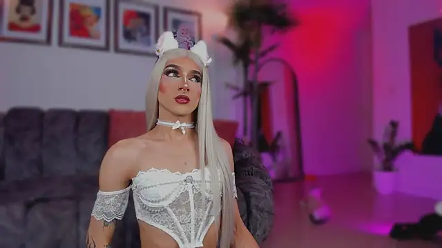 Taylor  foxxx online show from November 19, 5:40 am