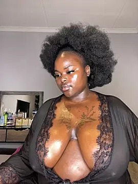 Snapshot of Honeycoco0211 chatting on January 19, 12:58 am Honeycoco0211 online show from January 19, 12:58 am