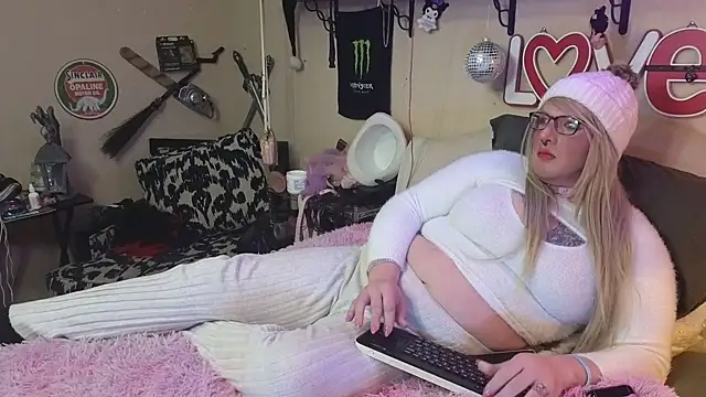 Snapshot of Blakelytgirl chatting on February 6, 5:30 pm Blakelytgirl online show from February 6, 5:30 pm