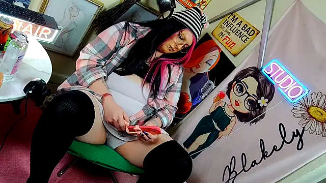 Snapshot of Blakelytgirl chatting on April 17, 2:53 pm Blakelytgirl online show from April 17, 2:53 pm