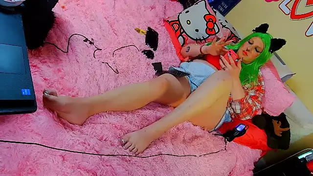 Snapshot of Blakelytgirl chatting on May 13, 9:06 am Blakelytgirl online show from May 13, 9:06 am