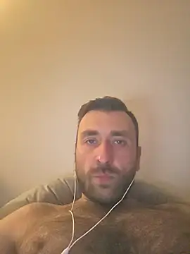 Snapshot of TIGERRR86 chatting on April 5, 3:15 am TIGERRR86 online show from April 5, 3:15 am