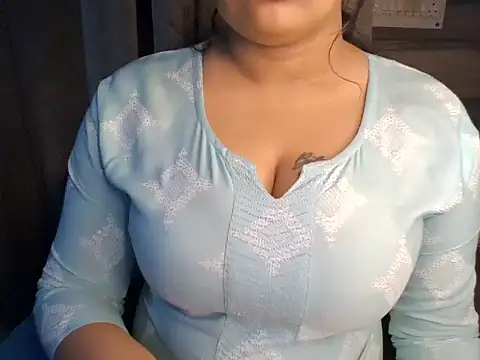 Snapshot of Trezza chatting on November 6, 11:15 pm Trezza online show from November 6, 11:15 pm