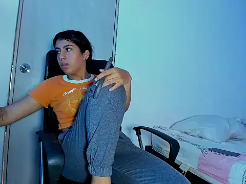 skinnyanai2 online show from November 10, 5:56 pm