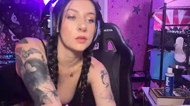 Snapshot of marleymaxwell chatting on June 7, 4:16 am marleymaxwell online show from June 7, 4:16 am