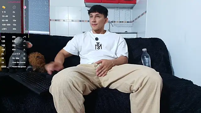 Snapshot of jacques_cardiet chatting on April 23, 2:41 pm jacques cardiet online show from April 23, 2:41 pm