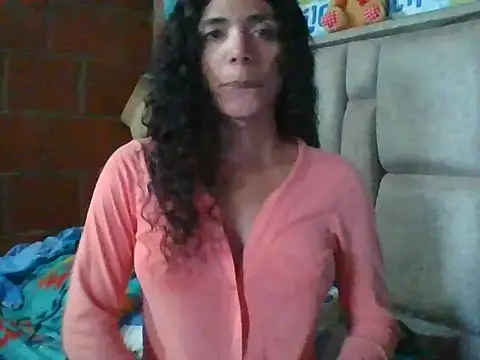 Snapshot of Nadia_Monroe chatting on May 6, 12:10 pm Nadia Monroe online show from May 6, 12:10 pm