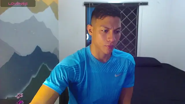 Snapshot of aalan_foxter chatting on January 16, 4:07 am aalan foxter online show from January 16, 4:07 am