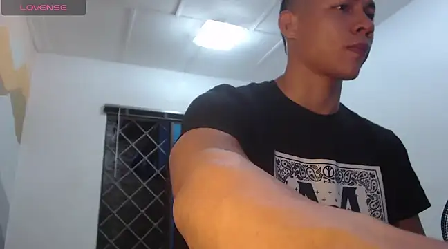 Snapshot of aalan_foxter chatting on January 29, 3:01 am aalan foxter online show from January 29, 3:01 am