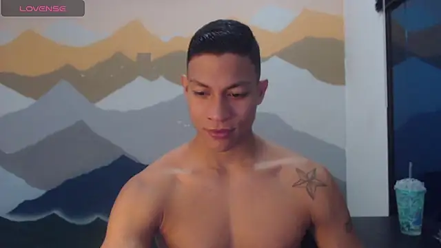 Snapshot of aalan_foxter chatting on February 19, 11:36 pm aalan foxter online show from February 19, 11:36 pm