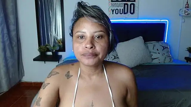 Snapshot of Dominik_girl chatting on April 28, 4:50 am Dominik girl online show from April 28, 4:50 am
