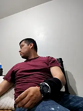 Snapshot of Potro23hotzen chatting on November 7, 7:25 pm Potro23hotzen online show from November 7, 7:25 pm