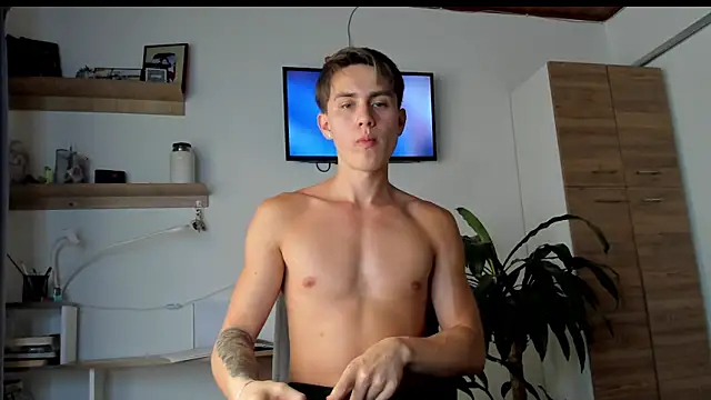 manucute 23  online show from June 18, 3:27 pm