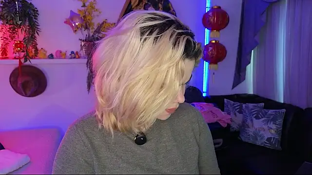 albaismynameX online show from March 21, 12:10 pm