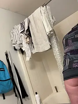 Snapshot of SexyB214 chatting on December 11, 2:00 pm SexyB214 online show from December 11, 2:00 pm