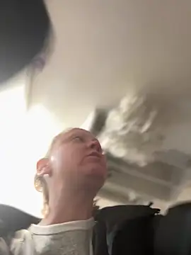 Snapshot of SexyB214 chatting on December 15, 7:31 pm SexyB214 online show from December 15, 7:31 pm