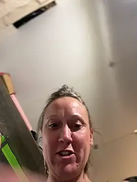 Snapshot of SexyB214 chatting on December 16, 2:25 am SexyB214 online show from December 16, 2:25 am