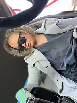 Snapshot of SexyB214 chatting on December 24, 4:51 pm SexyB214 online show from December 24, 4:51 pm