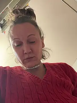 Snapshot of SexyB214 chatting on January 2, 4:52 am SexyB214 online show from January 2, 4:52 am