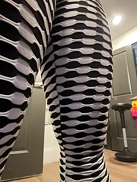 Snapshot of SexyB214 chatting on October 12, 3:27 am SexyB214 online show from October 12, 3:27 am