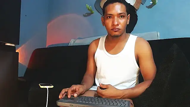 Snapshot of Grandeygruesa1 chatting on June 10, 10:47 am Grandeygruesa1 online show from June 10, 10:47 am