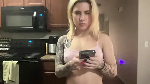 Snapshot of NatalieKneals chatting on January 5, 6:35 am NatalieKneals online show from January 5, 6:35 am