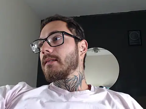 Snapshot of clark_r chatting on September 25, 11:52 pm clark r online show from September 25, 11:52 pm