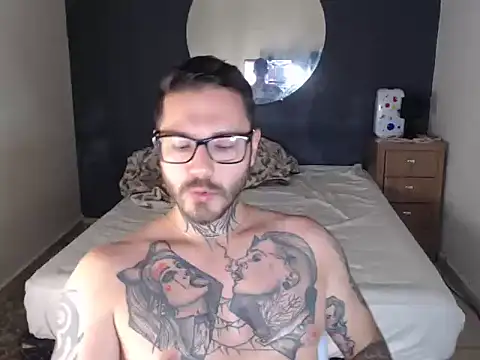 Snapshot of clark_r chatting on November 11, 4:51 pm clark r online show from November 11, 4:51 pm