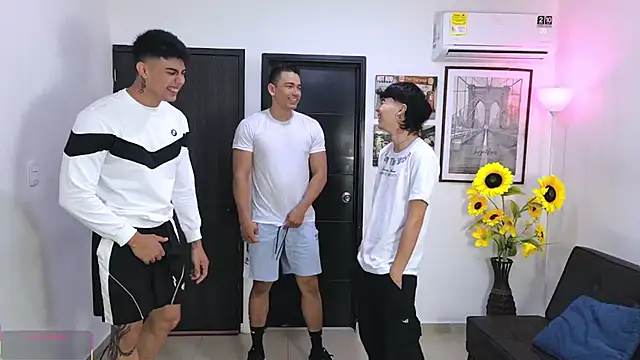 badguyss bisex online show from April 19, 11:09 am